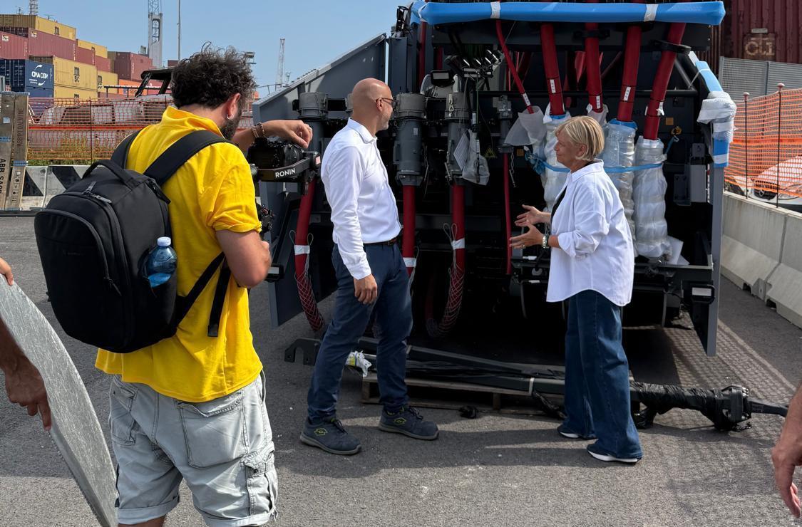 ’Porti d’Italia’ a Spezia. La troupe di Linea Blu registra il reportage ’Porti d’Italia’ a Spezia. La troupe di Linea Blu registra il reportage