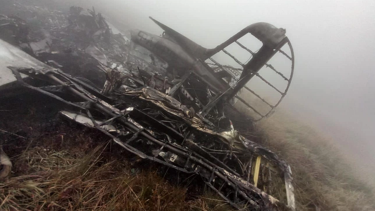 I resti dell’aeromobile biposto precipitato sull’Appennino I resti dell’aeromobile biposto precipitato sull’Appennino