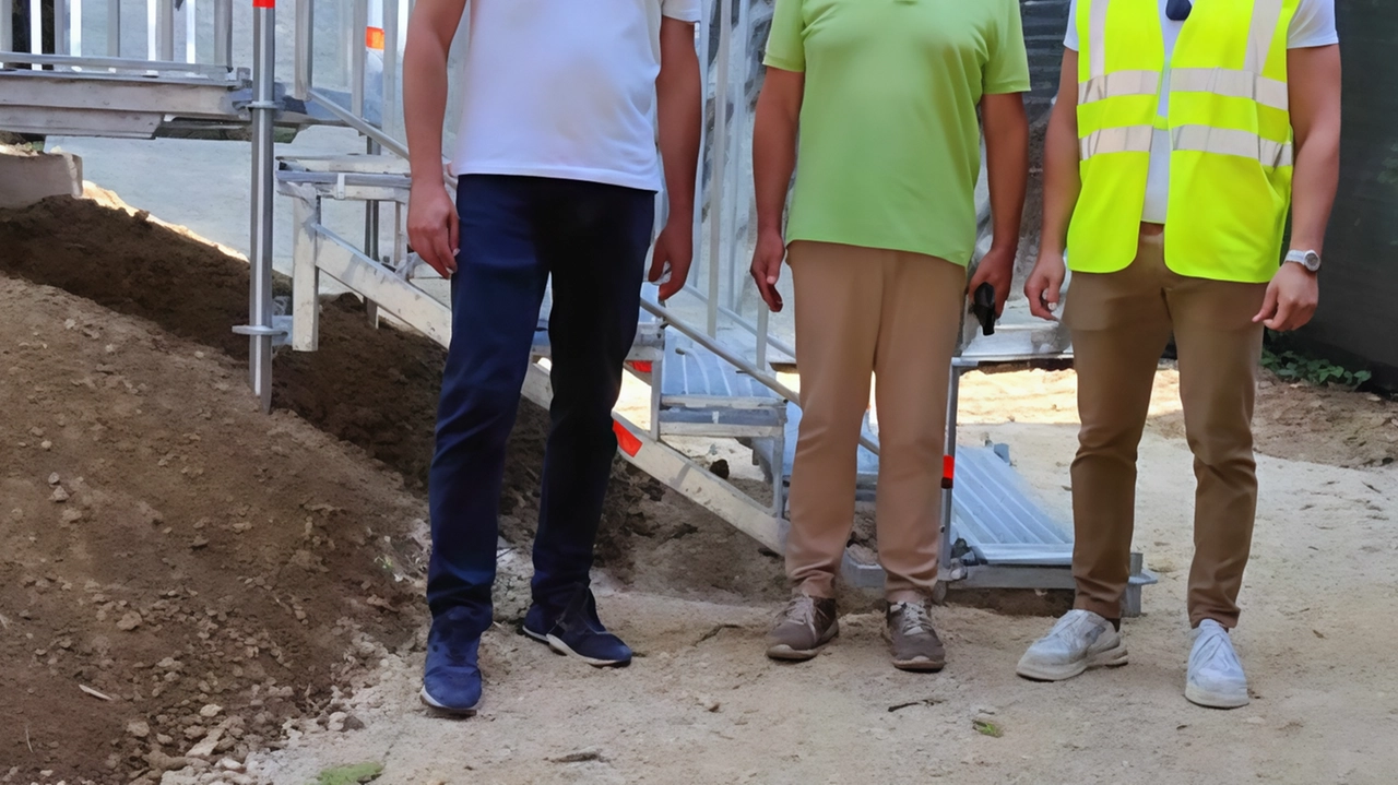 A Rignano è stato inaugurato il nuovo percorso pedonale del Borratino, una scala in ferro che collega via del Molino al centro del capoluogo, rimanendo accessibile anche durante i lavori ferroviari in corso. La strada sarà chiusa fino al 20 agosto per interventi di consolidamento alla linea ferroviaria. A Rignano è stato inaugurato il nuovo percorso pedonale del Borratino, una scala in ferro che collega via del Molino al centro del capoluogo, rimanendo accessibile anche durante i lavori ferroviari in corso. La strada sarà chiusa fino al 20 agosto per interventi di consolidamento alla linea ferroviaria.