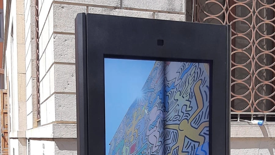 Il totem con una delle storie dell'Università di Pisa Il totem con una delle storie dell'Università di Pisa