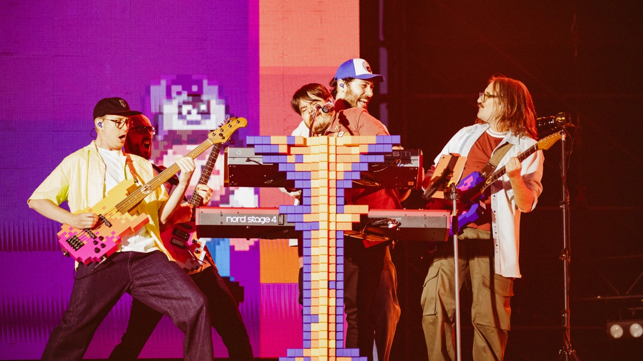 L'attesissimo concerto dei Pinguini tattici nucleari al Visarno Arena di Firenze L'attesissimo concerto dei Pinguini tattici nucleari al Visarno Arena di Firenze