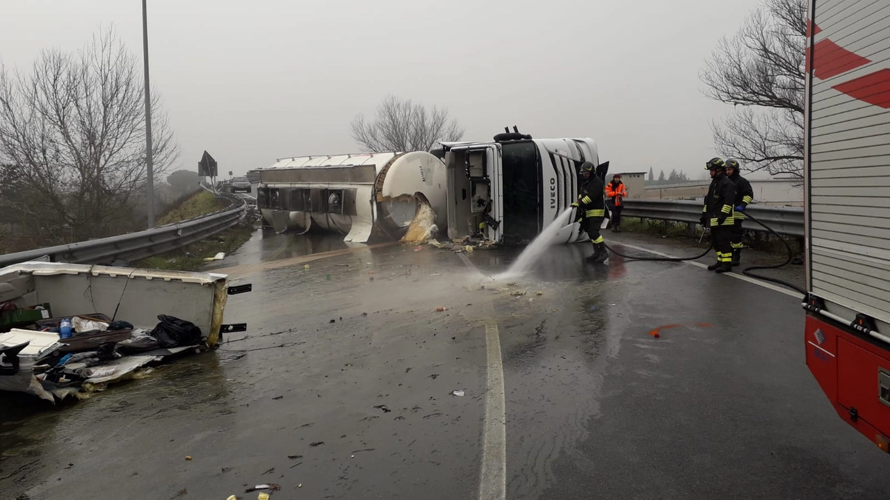 Il camion ribaltato Il camion ribaltato