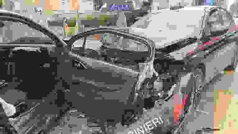 Brutta disavventura per due viareggini in vacanza a Rimini. Con la loro auto hanno avuto un incidente frontale con una... Brutta disavventura per due viareggini in vacanza a Rimini. Con la loro auto hanno avuto un incidente frontale con una...