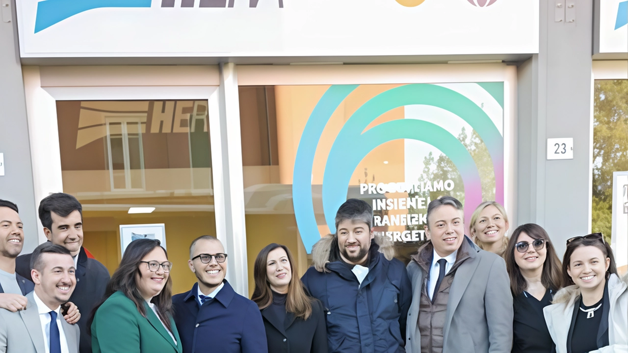 L’inaugurazione in viale Democrazia del nuovo sportello di Hera Comm