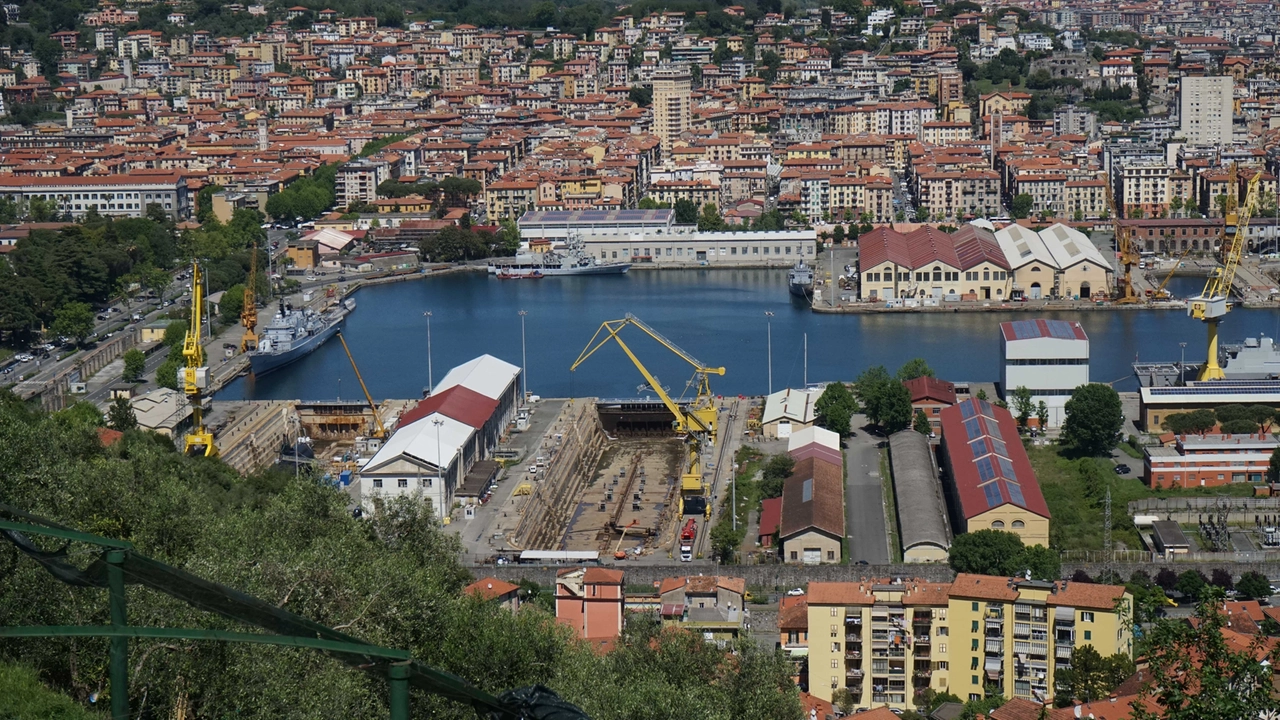Uno scorcio dell’Arsenale militare della Spezia (foto di repertorio) Uno scorcio dell’Arsenale militare della Spezia (foto di repertorio)