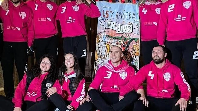 Il rione Casalpiano vince la 45ª Carriera di San Martino a Sinalunga, confermando il pronostico della vigilia. Una giornata di festa e competizione tra i nove rioni partecipanti, con premi speciali e grande partecipazione del pubblico. Il rione Casalpiano vince la 45ª Carriera di San Martino a Sinalunga, confermando il pronostico della vigilia. Una giornata di festa e competizione tra i nove rioni partecipanti, con premi speciali e grande partecipazione del pubblico.