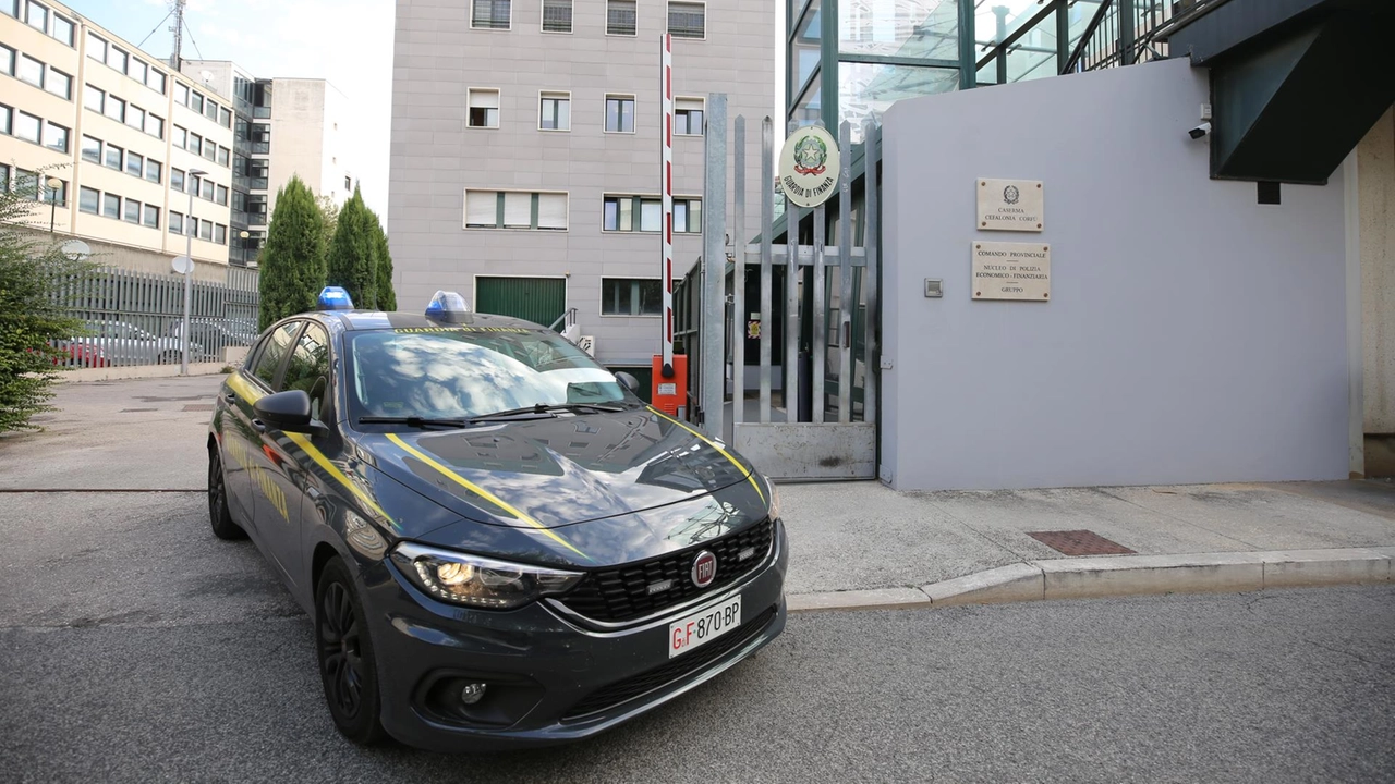 Scontrini fantasma e lavoro nero, controlli della Guardia di finanza: “Troppe irregolarità, quadro critico”