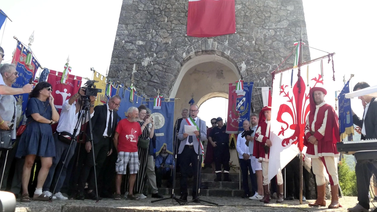 Un momento della cerimonia per la ricorrenza della strage (. foto Umicini Un momento della cerimonia per la ricorrenza della strage (. foto Umicini