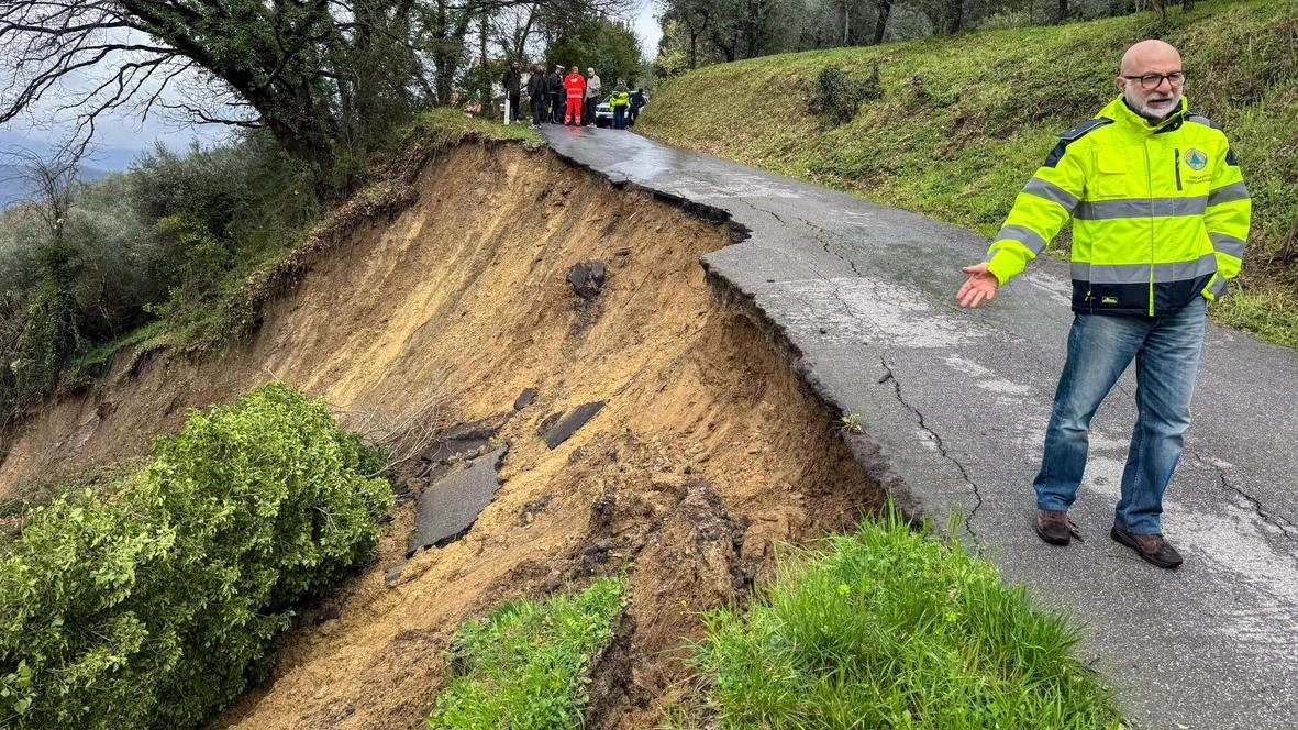 Il terreno franato a marzo al confine con Monsummano dove otto famiglie sono rimaste isolate