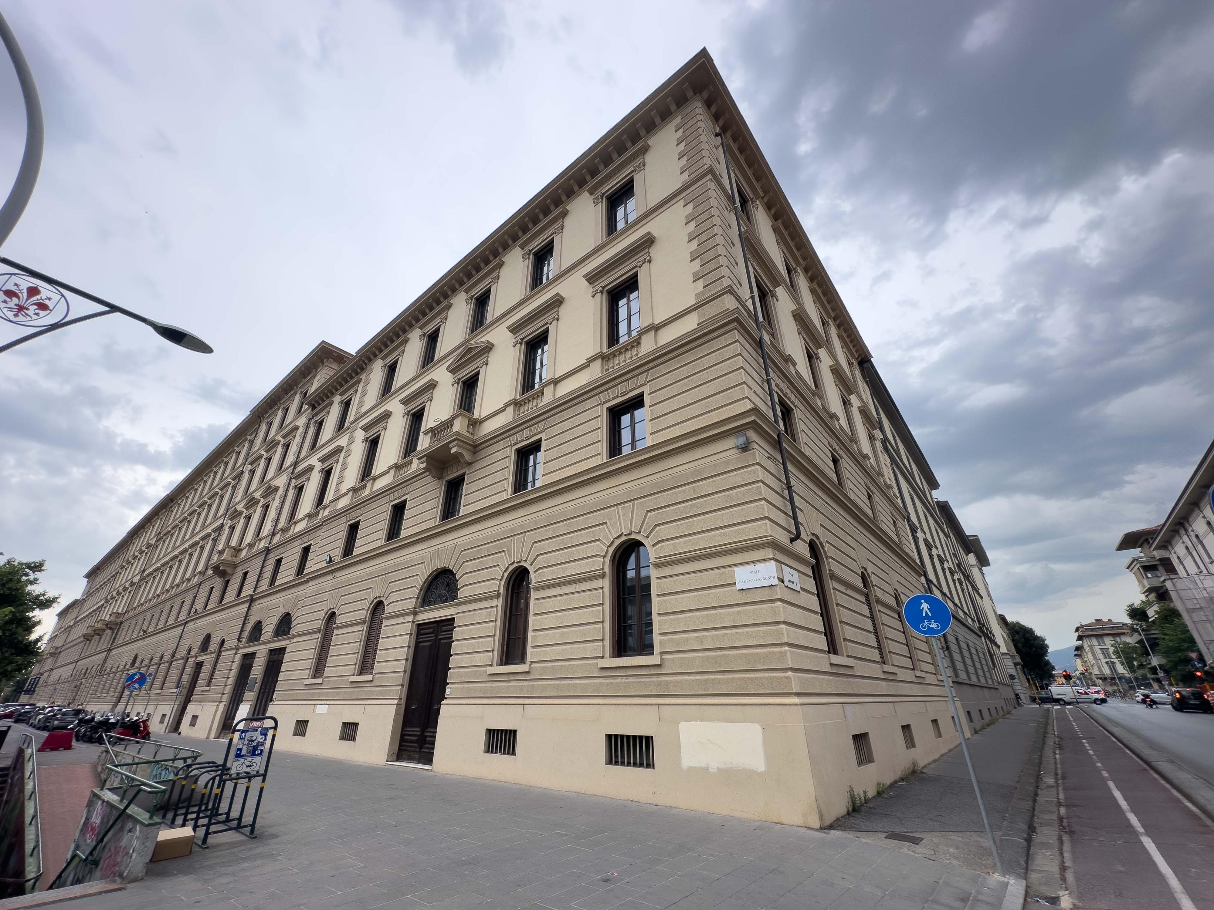 Il palazzo del Sonno si sveglia. Uffici e appartamenti vip. Scatta la maxi operazione Il palazzo del Sonno si sveglia. Uffici e appartamenti vip. Scatta la maxi operazione