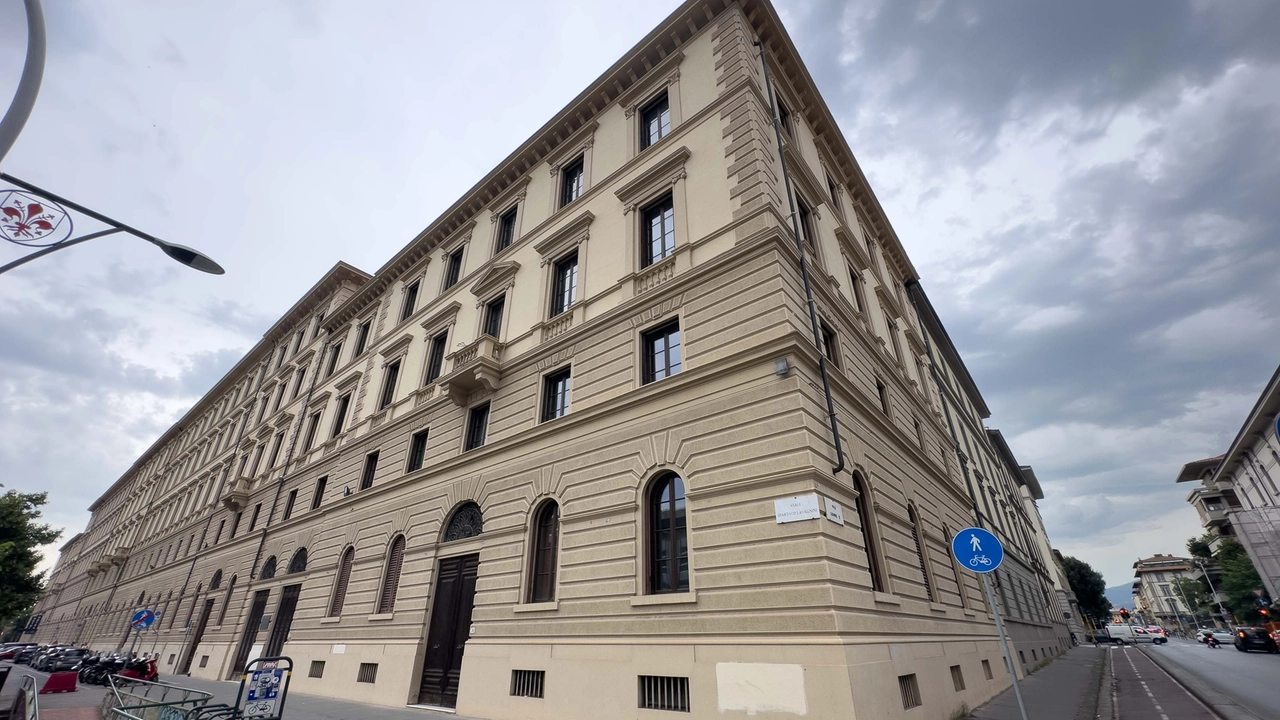 Firenze, viale Lavagnini: Palazzo del Sonno (foto Giuseppe Cabras/New Press Photo) Firenze, viale Lavagnini: Palazzo del Sonno (foto Giuseppe Cabras/New Press Photo)