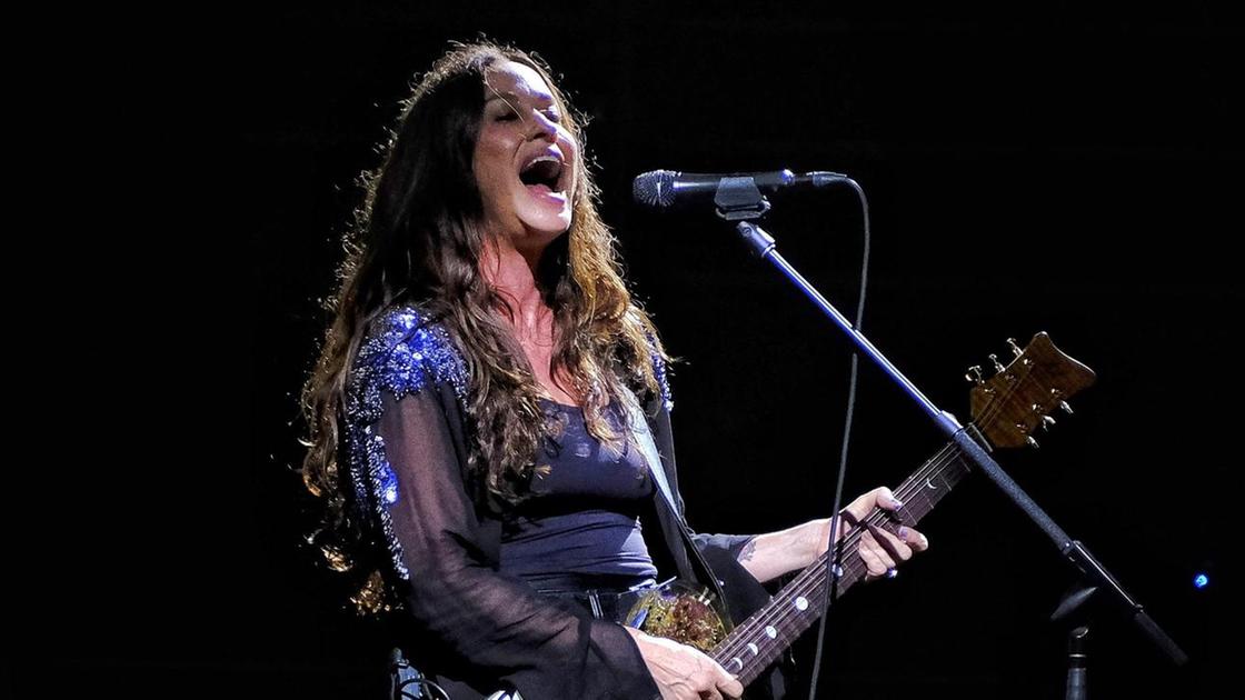 In delirio per Alanis. Un ritorno alla grande In delirio per Alanis. Un ritorno alla grande