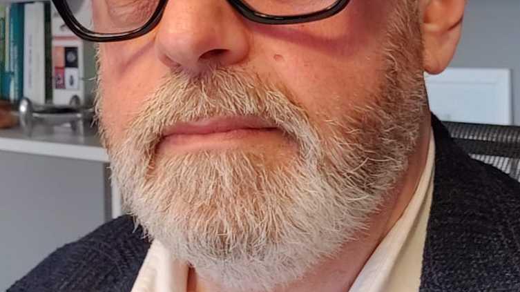 https://www.lanazione.it/image-service/view/acePublic/alias/contentid/MGVkOWRiZDUtNGZjNS00/0/affari-privati-e-politica-giusto-lo-stop-ai-soldi-delle-imprese-al-pd-finanziamenti-si-cambi.jpeg?f=16:9&w=1200&h=630