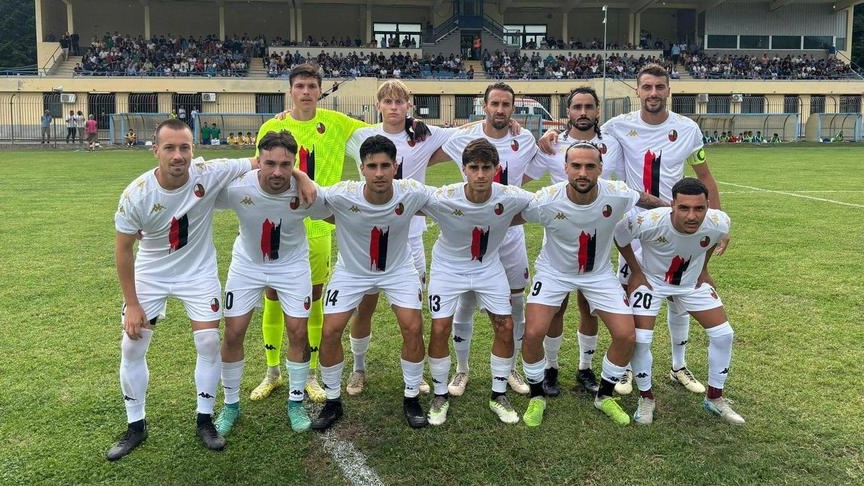 La formazione della Lucchese che ha fermato al «Lungobisenzio» in amichevole il Prato, «rischiando» anche di vincere