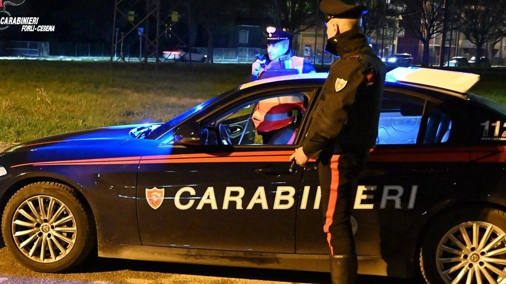 Polizia e carabinieri sono arrivati sabato sera in via Puccini dove era stata segnalata una maxi rissa con il coinvolgimento di una decina di persone Polizia e carabinieri sono arrivati sabato sera in via Puccini dove era stata segnalata una maxi rissa con il coinvolgimento di una decina di persone