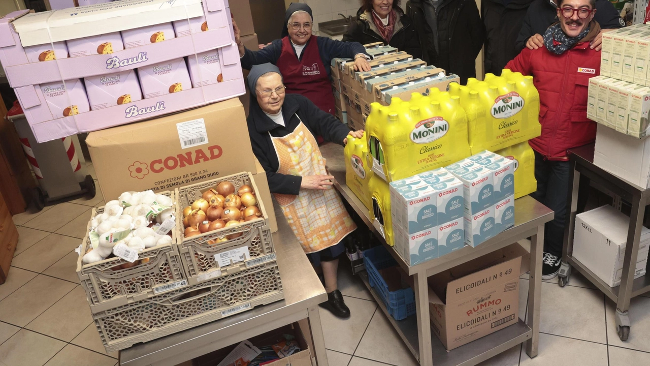 L’ingente donazione di Conad Nord Ovest alla Caritas diocesana L’ingente donazione di Conad Nord Ovest alla Caritas diocesana