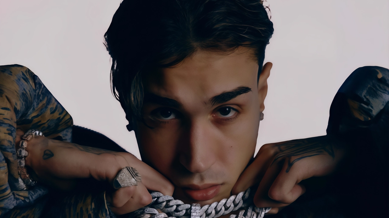 Capo Plaza, nome d’arte di Luca D’Orso: è lui il primo ospite annunciato del Beat Festival. Si esibirà il 6 settembre Capo Plaza, nome d’arte di Luca D’Orso: è lui il primo ospite annunciato del Beat Festival. Si esibirà il 6 settembre
