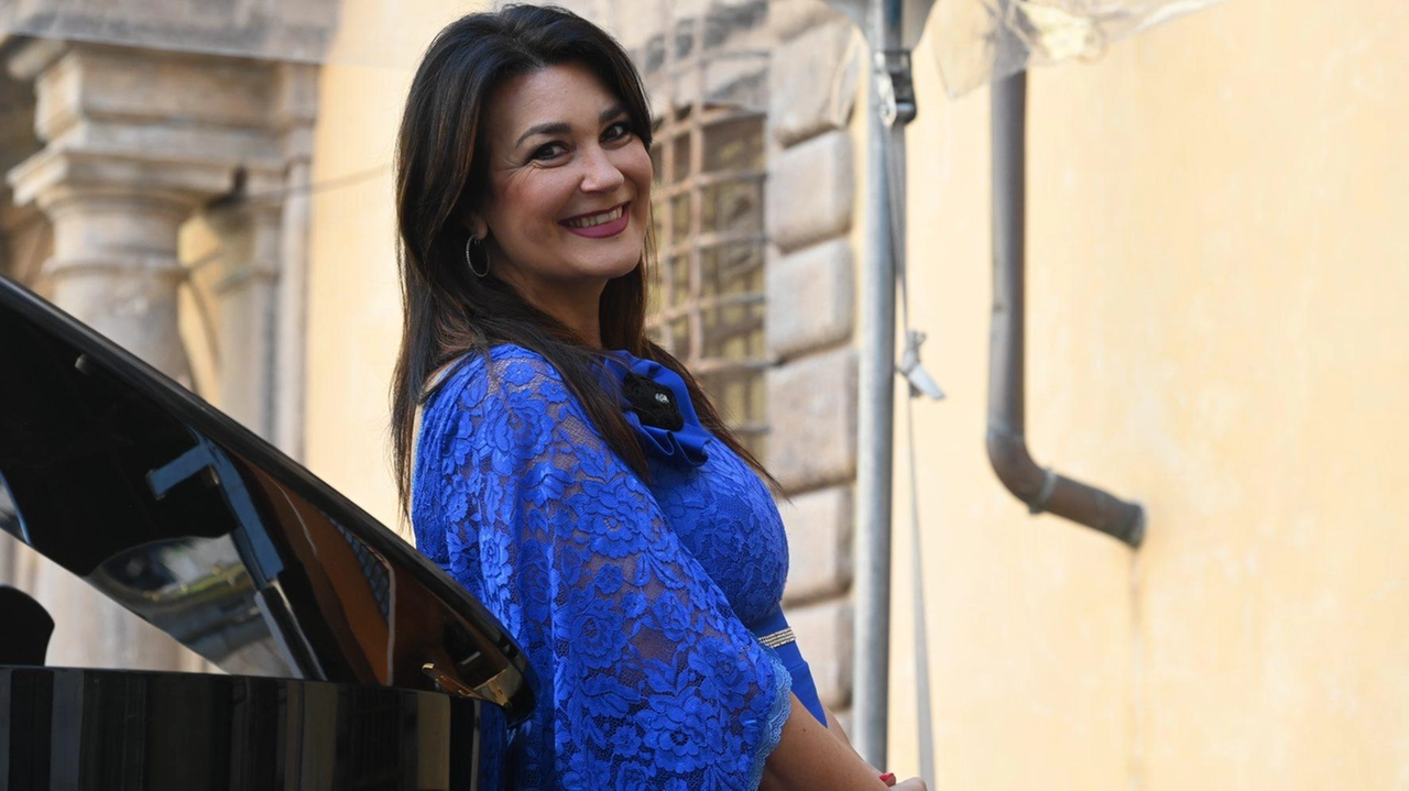 Venerdì sul palco Silvana Froli, Davide Piaggio e Cipriani per le canzoni da salotto e non solo . Venerdì sul palco Silvana Froli, Davide Piaggio e Cipriani per le canzoni da salotto e non solo .