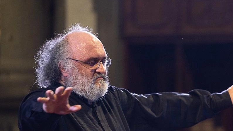 Simone Ori stasera dirigerà la Camerata al Metastasio per celebrare i 60 anni dalla riapertura del nostro teatro avvenuta nel 1964 con «Il trovatore» di Verdi Simone Ori stasera dirigerà la Camerata al Metastasio per celebrare i 60 anni dalla riapertura del nostro teatro avvenuta nel 1964 con «Il trovatore» di Verdi