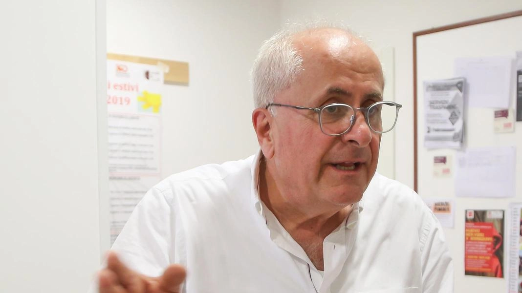 Alessandro Petruzzi, presidente della Federconsumatori Perugia, lancia l’allarme caro-scuola e caro-università Alessandro Petruzzi, presidente della Federconsumatori Perugia, lancia l’allarme caro-scuola e caro-università