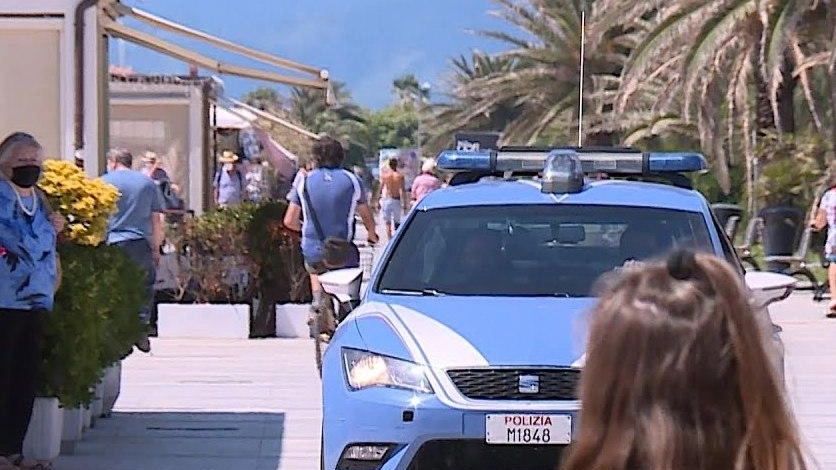 Il fatto è accaduto nell’ultimo fine settimana prima della Mezzanotte con la Passeggiata ancora piena di gente Il fatto è accaduto nell’ultimo fine settimana prima della Mezzanotte con la Passeggiata ancora piena di gente