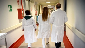 Aggressioni contro i sanitari, 2.436 casi nel 2024. In Toscana scatta il piano di prevenzione