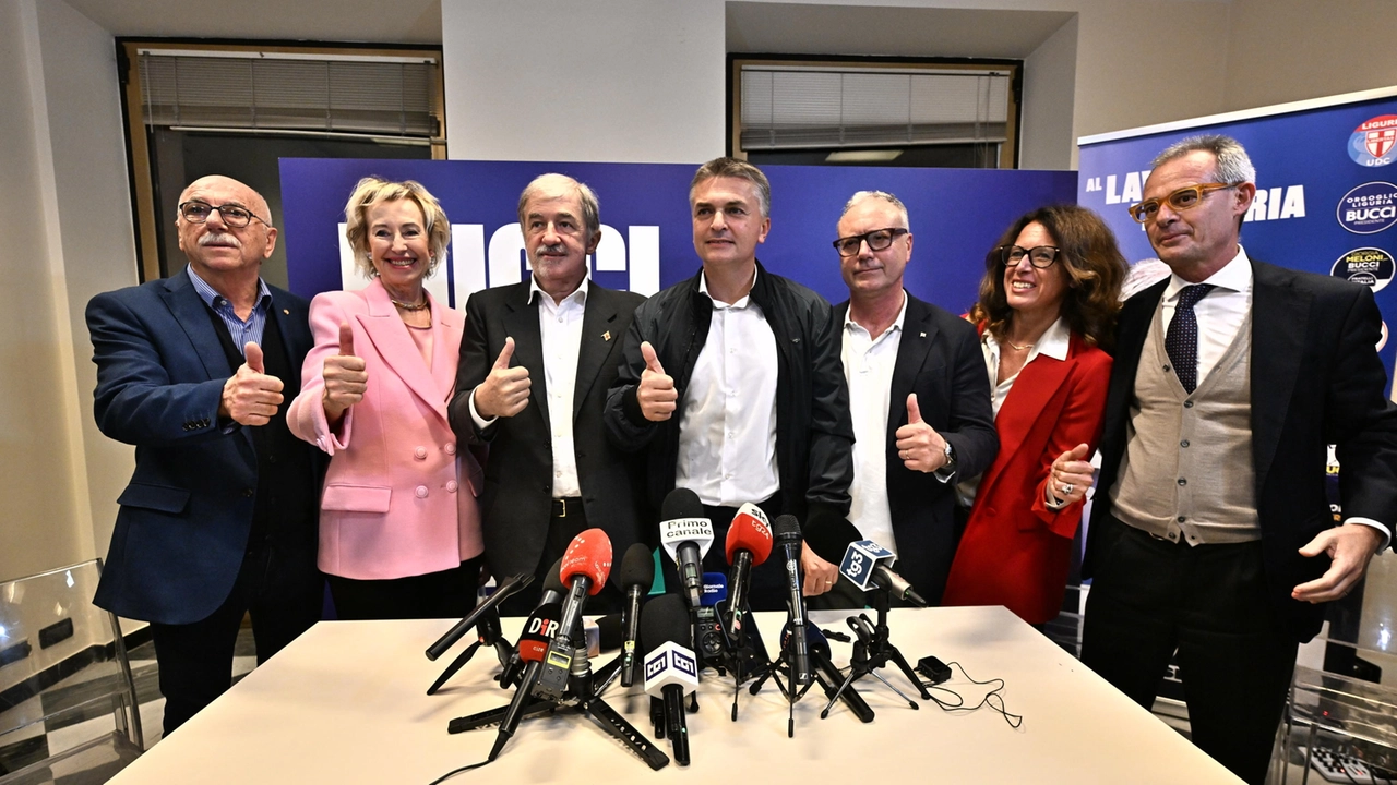 I leader del centrodestra regionale attorno al neo presidente Bucci in occasione della conferenza stampa avvenuta ieri sera