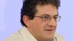 Un piccolo paese, dove tutti si conoscono e il senso di comunità è forte. Proprio per questo il delitto di... Un piccolo paese, dove tutti si conoscono e il senso di comunità è forte. Proprio per questo il delitto di...