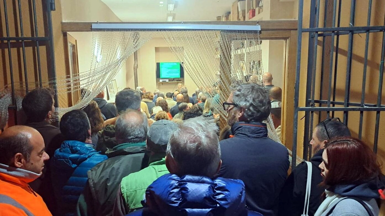 I progetti per eolico restano al centro del dibattito. Solo pochi giorni fa la riunione dei cittadini che si è tenuta a Sellano I progetti per eolico restano al centro del dibattito. Solo pochi giorni fa la riunione dei cittadini che si è tenuta a Sellano