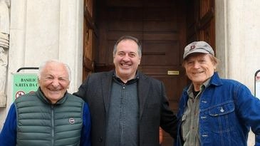 CASCIA Il celebre autore musicale Mogol e l’attore Terence Hill con le rispettive famiglie a al Santuario di Santa... CASCIA Il celebre autore musicale Mogol e l’attore Terence Hill con le rispettive famiglie a al Santuario di Santa...