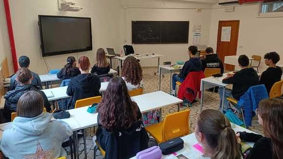 Il liceo Salutati amplia il numero delle aule trasformate in spazi innovativi capaci di offrire agli studenti strumenti per le sfide del futuro Il liceo Salutati amplia il numero delle aule trasformate in spazi innovativi capaci di offrire agli studenti strumenti per le sfide del futuro