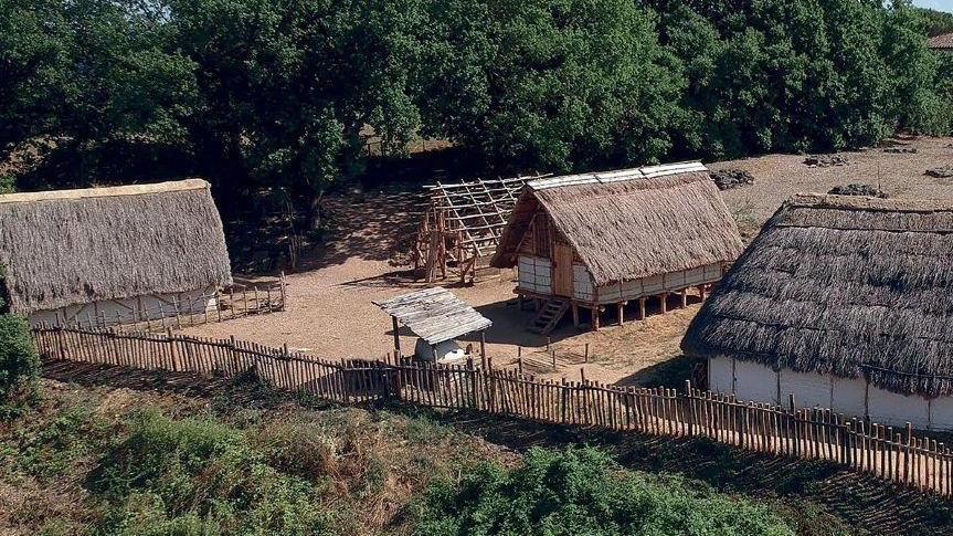 L’Archeodromo di Poggibonsi è senza dubbio il più grande museo. open air dedicato all’epoca dell’Alto Medioevo e ogni anno conta migliaia di visitatori L’Archeodromo di Poggibonsi è senza dubbio il più grande museo. open air dedicato all’epoca dell’Alto Medioevo e ogni anno conta migliaia di visitatori
