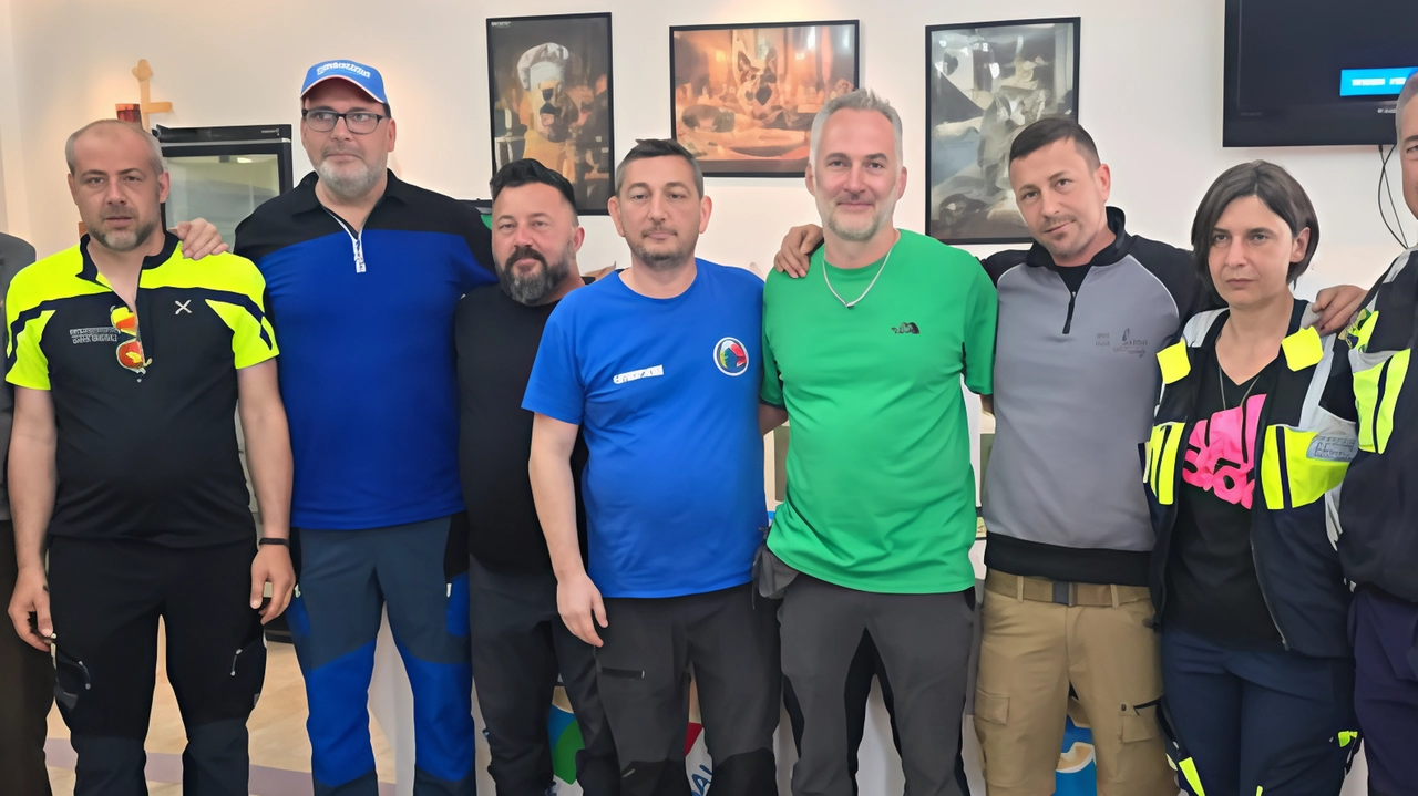 Alessio Pernazza (al centro) ha diretto la quinta edizione del Trofeo nazionale di cinofilia da soccorso Csen che si è svolto nell’area del Casalone Alessio Pernazza (al centro) ha diretto la quinta edizione del Trofeo nazionale di cinofilia da soccorso Csen che si è svolto nell’area del Casalone