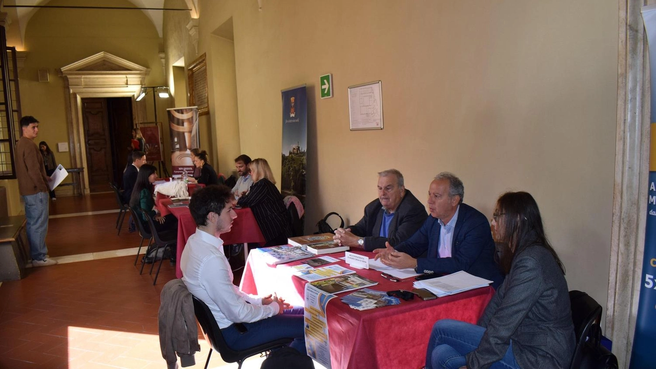 Oggi e domani in Rettorato continuano gli appuntamenti con le aziende per colloqui di stage e lavoro. E’ in corso... Oggi e domani in Rettorato continuano gli appuntamenti con le aziende per colloqui di stage e lavoro. E’ in corso...