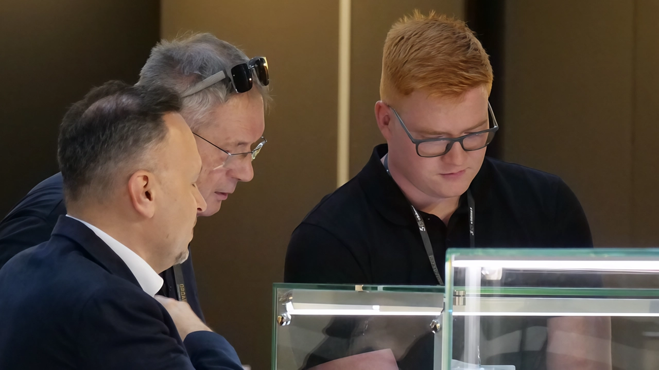 "Molto bene l’affluenza di buyer, quello che spaventa sono le oscillazioni del prezzo dell’oro. Sul fronte della sicurezza? Con i... "Molto bene l’affluenza di buyer, quello che spaventa sono le oscillazioni del prezzo dell’oro. Sul fronte della sicurezza? Con i...