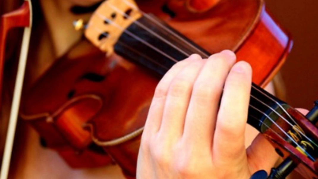 Violino (foto di repertorio) Violino (foto di repertorio)
