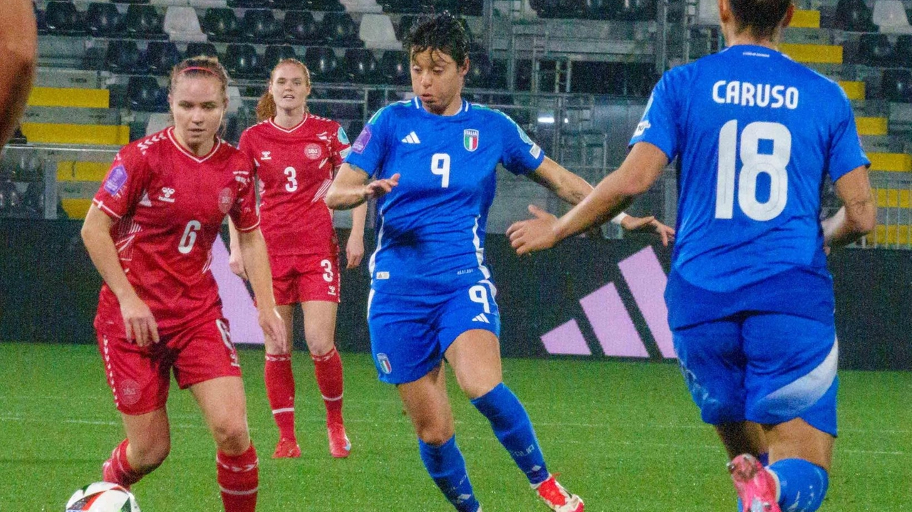 Un’azione di Italia-Daniamarca. A destra Greta Adami, ex azzurra e ora allo Spezia Women Un’azione di Italia-Daniamarca. A destra Greta Adami, ex azzurra e ora allo Spezia Women