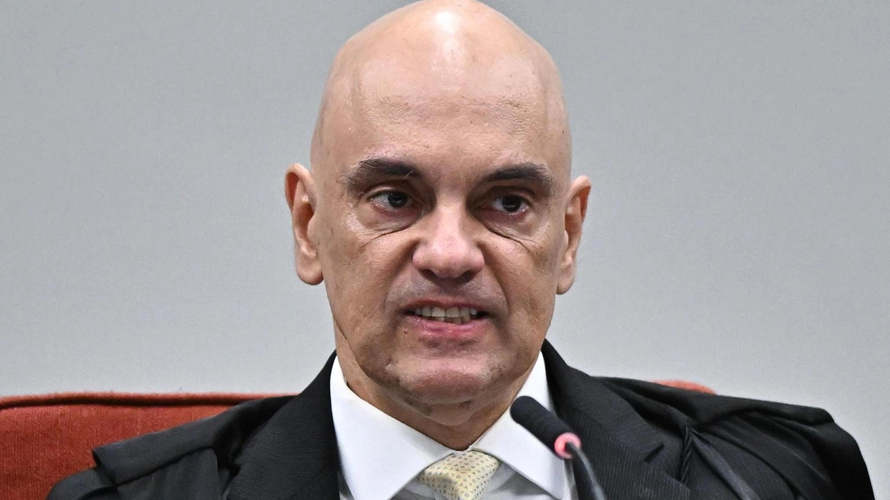 Pena un decreto di arresto immediato dell'ex presidente Pena un decreto di arresto immediato dell'ex presidente