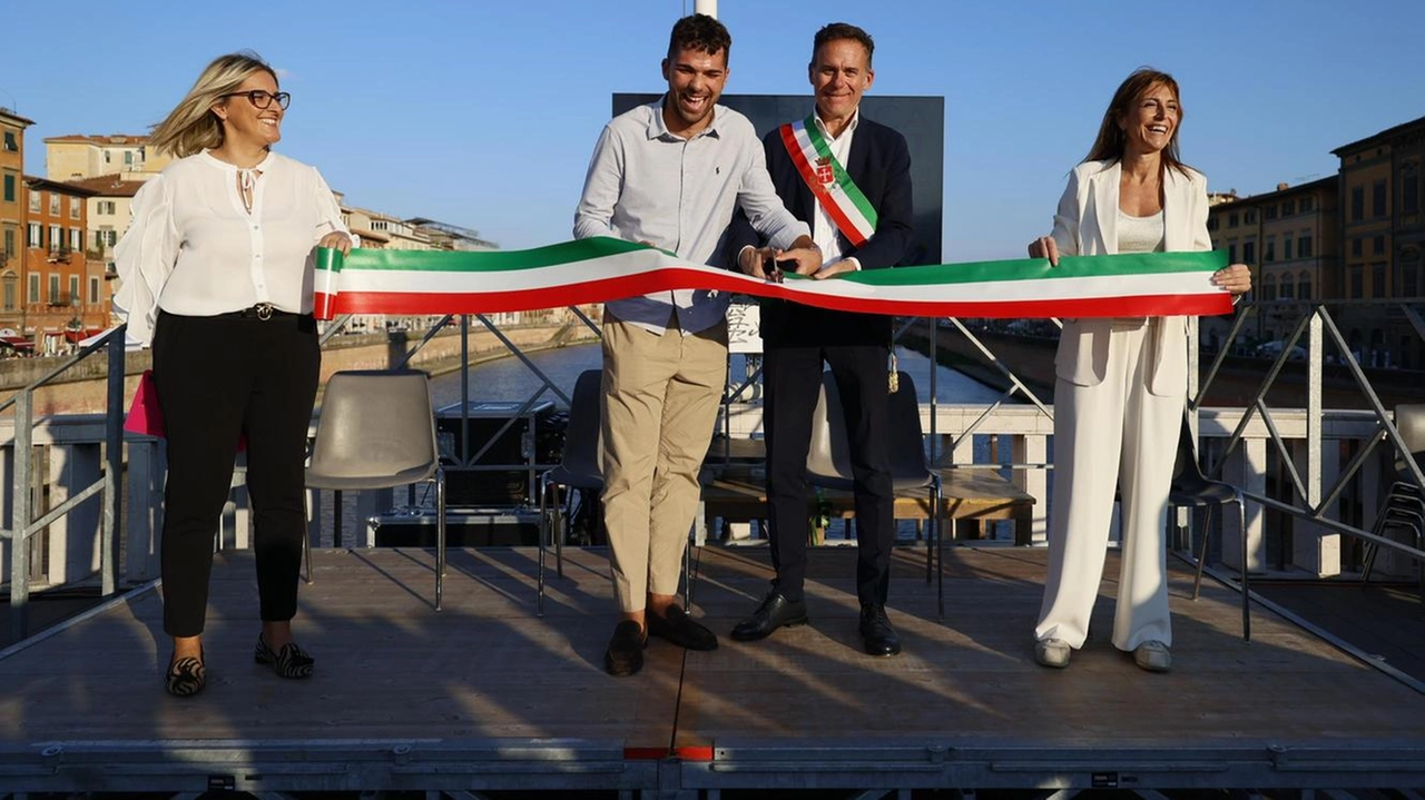 Fino a notte fonda famiglie intere sui Lungarni, Logge di Banchi e. Borgo con 125 associazioni sportive: "Il vostro ruolo è importantissimo". Fino a notte fonda famiglie intere sui Lungarni, Logge di Banchi e. Borgo con 125 associazioni sportive: "Il vostro ruolo è importantissimo".