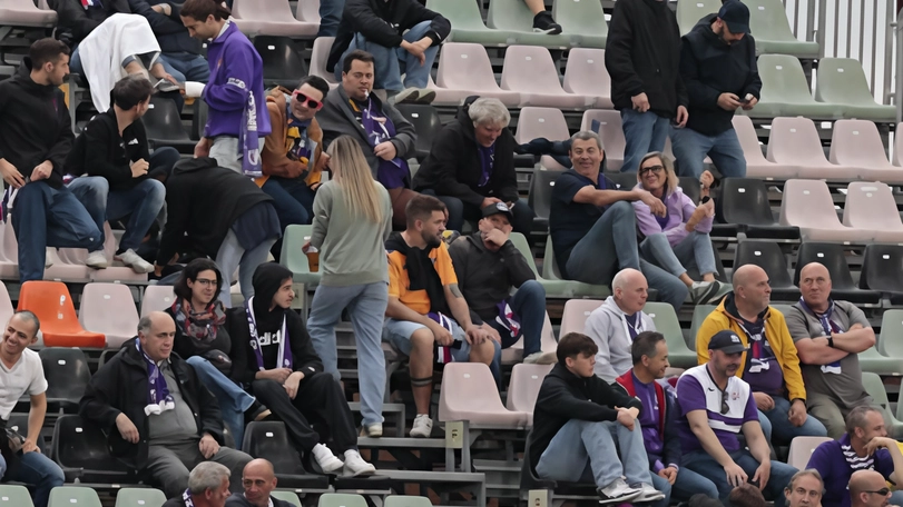 La Fiorentina chiude la stagione con una sconfitta a Venezia. Tifosi delusi chiedono riscatto nell'ultima partita al Franchi. La Fiorentina chiude la stagione con una sconfitta a Venezia. Tifosi delusi chiedono riscatto nell'ultima partita al Franchi.