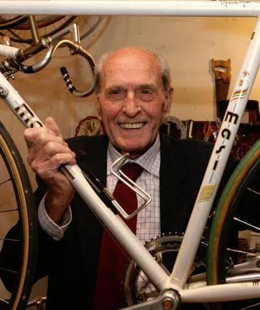 https://www.lanazione.it/image-service/view/acePublic/alias/contentid/MGZhMzkwYzYtMjQ4YS00/0/per-sempre-alfredo-bambini-e-ragazzi-lo-ricordano-in-bici.jpeg