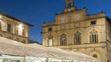 La città gremita di turisti e appassionati per il Salone Nazionale del tartufo bianco pregiato La città gremita di turisti e appassionati per il Salone Nazionale del tartufo bianco pregiato