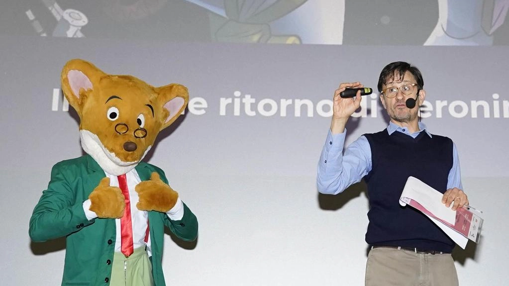 Emanuele Vietina, direttore di Lucca Comics ieri sul palco del cinema Astra insieme a Geronimo Stilton per la presentazione di Lucca Comics & Games Kids Emanuele Vietina, direttore di Lucca Comics ieri sul palco del cinema Astra insieme a Geronimo Stilton per la presentazione di Lucca Comics & Games Kids