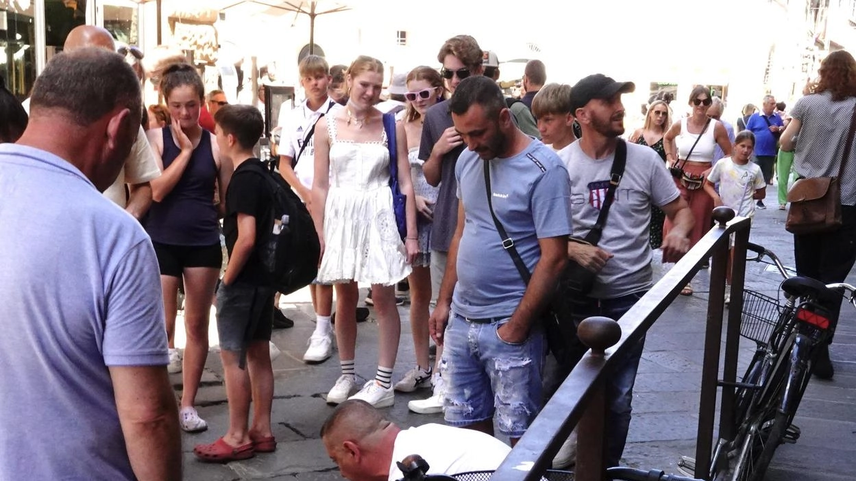 Il cosiddetto gioco delle ’tre carte’ è tornato massicciamente nelle strade del centro storico dopo tanti anni