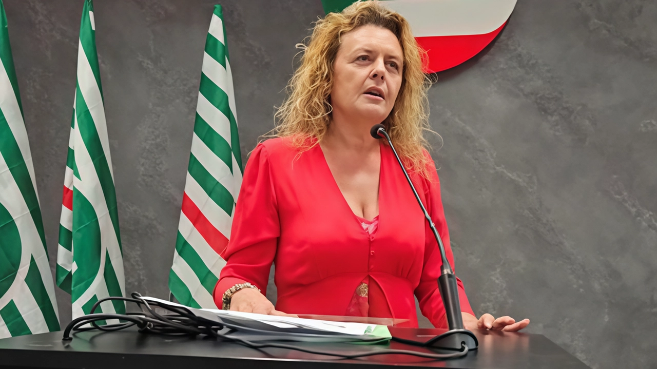 Silvia Russo, 55 anni, aretina, è la nuova segretaria regionale della Cisl Toscana Silvia Russo, 55 anni, aretina, è la nuova segretaria regionale della Cisl Toscana