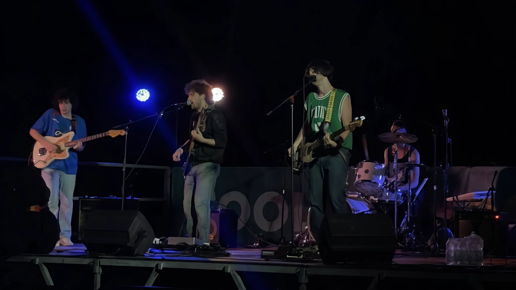 Una band si esibisce sul palco principale di Fool Park Montelupo durante una delle passate edizioni del Festival Una band si esibisce sul palco principale di Fool Park Montelupo durante una delle passate edizioni del Festival