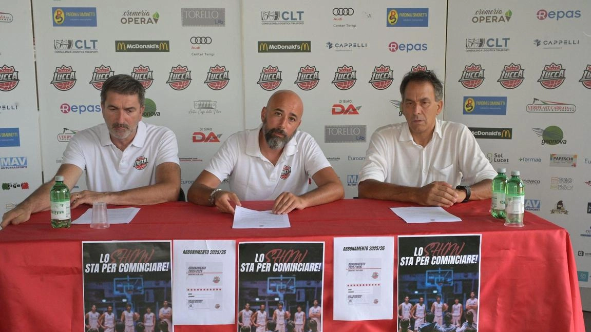 «Lo show sta per cominciare». E’ il titolo della campagna abbonamenti di Basket Ball Club Lucca, che riparte dalla serie B Interregionale «Lo show sta per cominciare». E’ il titolo della campagna abbonamenti di Basket Ball Club Lucca, che riparte dalla serie B Interregionale