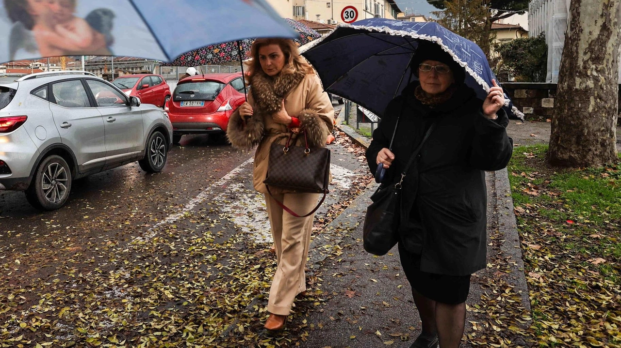 Ordinanza del Comune: vietato l’accesso a giardini pubblici e cimiteri. Stop anche ai mercati. Diga aperta per ricevere le abbondanti piogge sull’Appennino. La prefettura: ridurre gli spostamenti. Ordinanza del Comune: vietato l’accesso a giardini pubblici e cimiteri. Stop anche ai mercati. Diga aperta per ricevere le abbondanti piogge sull’Appennino. La prefettura: ridurre gli spostamenti.