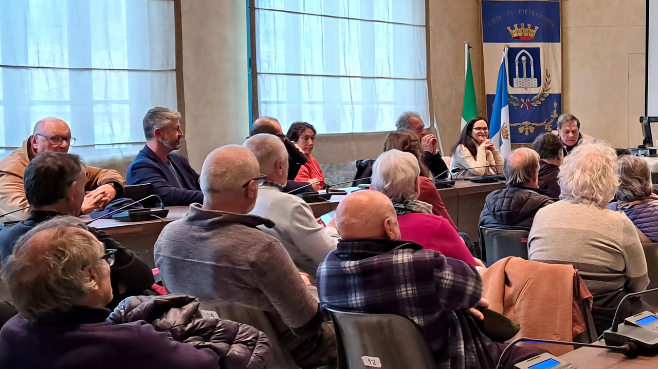 L’incontro di martedì pomeriggio nella sala consiliare del municipio ha richiamato una trentina di persone L’incontro di martedì pomeriggio nella sala consiliare del municipio ha richiamato una trentina di persone