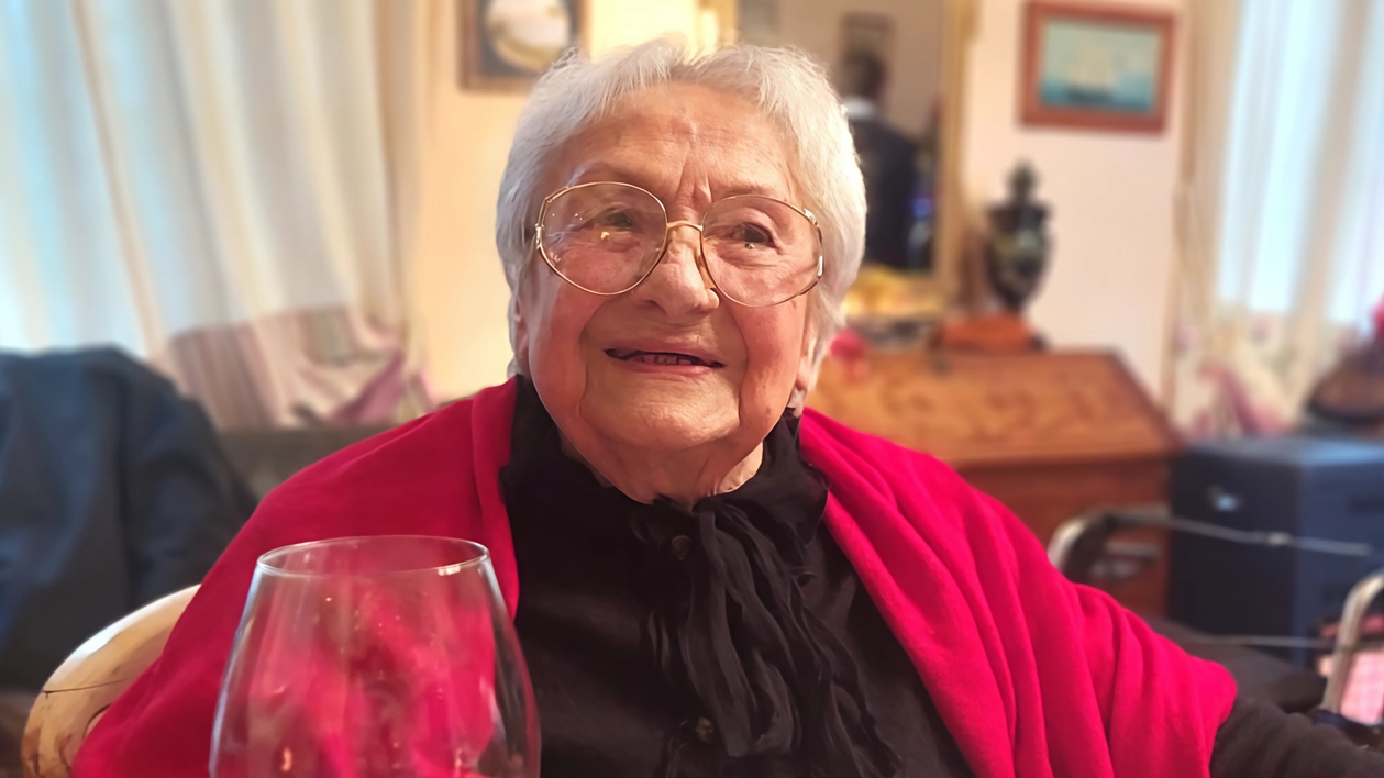 Eugenia Testoni, da tutti conosciuta come la «signora Riccarda», insostituibile segretaria della Nuotatori Pistoiesi Eugenia Testoni, da tutti conosciuta come la «signora Riccarda», insostituibile segretaria della Nuotatori Pistoiesi